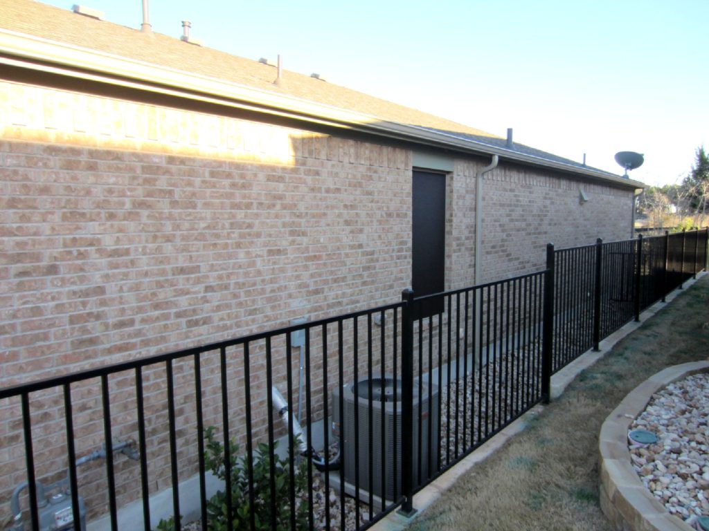 For the left side of this Sun City Georgetown TX solar screens installation, we used one 80% solar window screen. This was the only windows on this side fo the home.